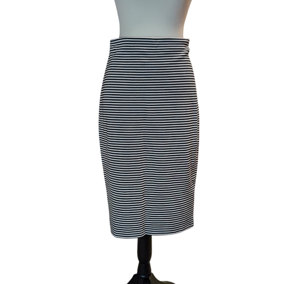 Banana Republic Dresses & Skirts - Banana Republic Classic Black and White Striped Skirt